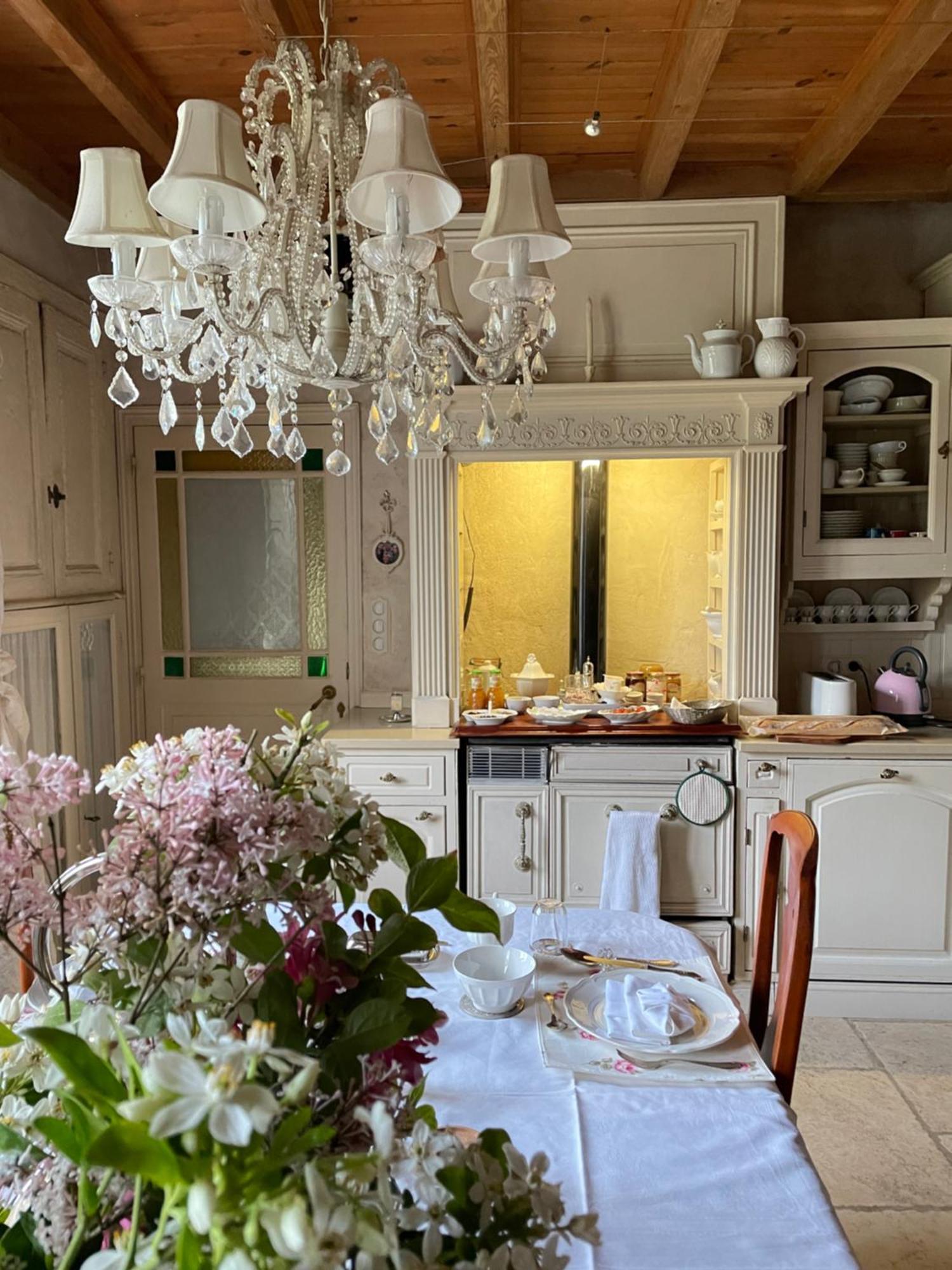 Chambre De Charme Dans Un Jardin De 1500M2 Nueil-sur-Layon Exterior photo